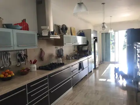 Casa en Venta con 5 cocheras