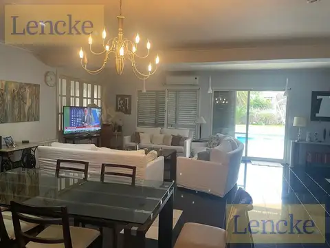 Casa 7 ambientes con 4 baños