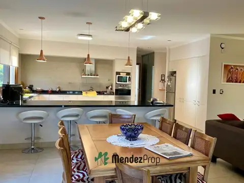 Casa 4 ambientes con 3 baños
