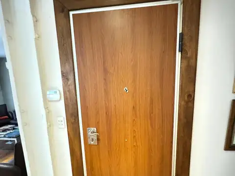 Piso a la Vta, edificio de estilo, totalmente reciclado OFICINA O VIVIENDA !