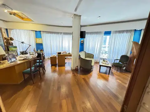 Piso a la Vta, edificio de estilo, totalmente reciclado OFICINA O VIVIENDA !