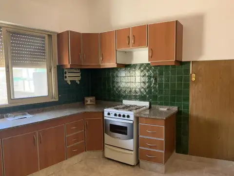 Departamento 4 AMBIENTES AMPLIO CON BALCON Y PATIO