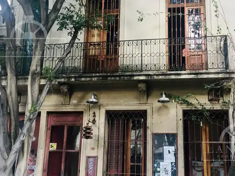 CASA EN VENTA :: San Telmo : EXCELENTE/OPORTUNIDAD acepta PERMUTA y/o FINANCIACION