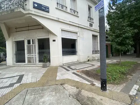 Amplio local en Echeverría 3600 - Belgrano R