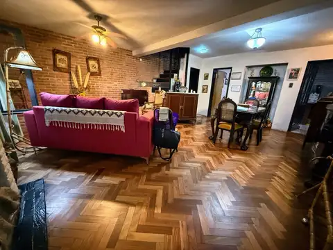 Casa 4 ambientes con 2 baños
