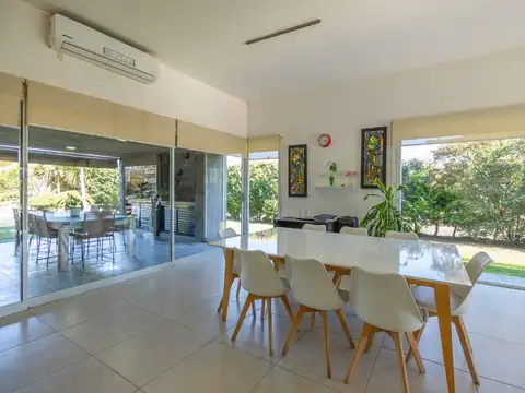 CASA EN VENTA EN BARRIO SANTA RITA CANNING