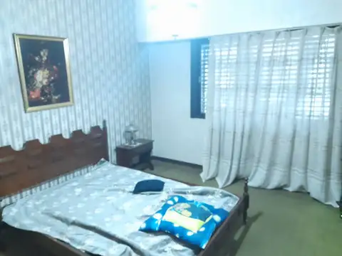 Casa en Lote Propio de 11.14 x 8.68 con Cochera Muy Buen Estado