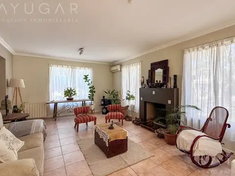 Casa en Venta con 3 cocheras