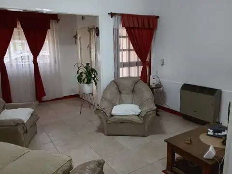 VENTA CASA 3 AMBIENTES con Depto 3amb Contrafrente