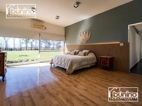 Casa en Alquiler con 2 cocheras