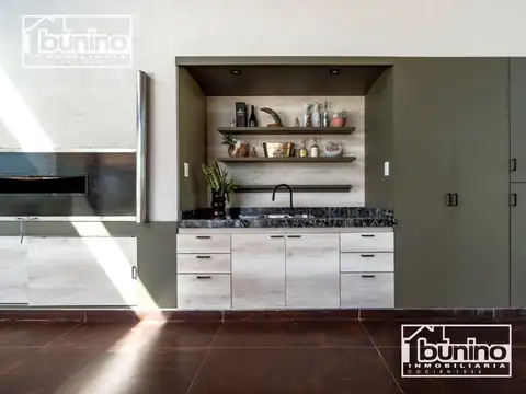 Casa 7 ambientes con 4 baños