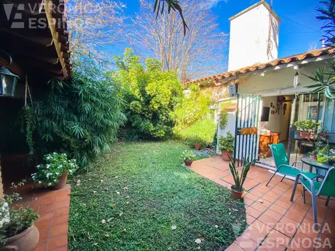 CASA VENTA - HAEDO SUR- CUATRO AMBIENTES - COCHERA - PATIO