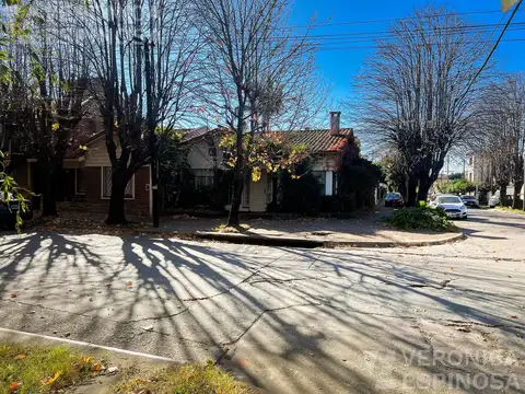 CASA VENTA - HAEDO SUR- CUATRO AMBIENTES - COCHERA - PATIO