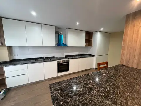 Departamento en Alquiler con 1 cocheras