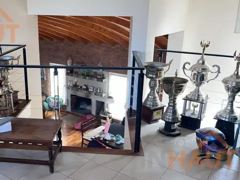 Casa en Venta con 2 cocheras