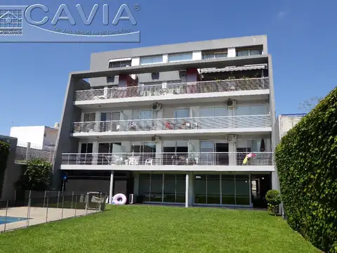 2 amb al frente con balcón y cochera cubierta incluída. SUM y pileta