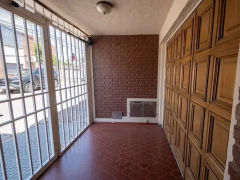 Casa de Categoría a 5 cuadras de BV Pellegrini.