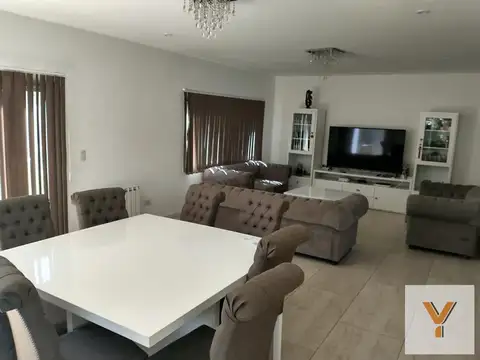 Casa en Venta con 6 cocheras