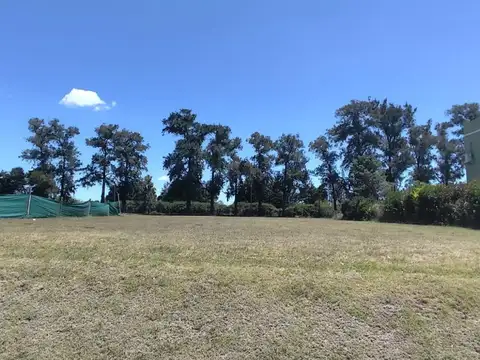 Lote de Terreno de 1200 m2 en Venta en el Club de Campo Los Palenques en Manzanares.