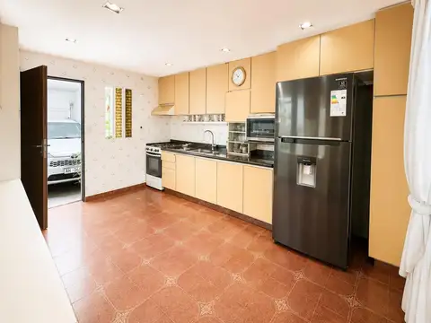 Casa 5 ambientes con 3 baños