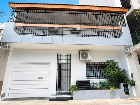 CASA DE 5 AMBIENTES CON PATIO Y DOS TERRAZAS