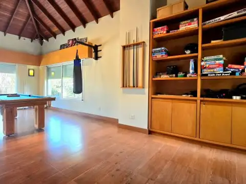 Casa 12 ambientes con 8 baños