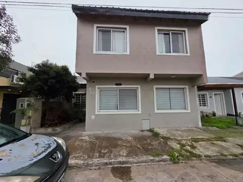 En Venta en Altos Podesta Casa de 4 Ambientes Fondo a Remodelar F: 5961
