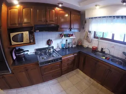 Casa en Venta con 3 cocheras