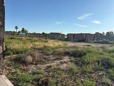 Terreno en Venta 14  mts Fondo