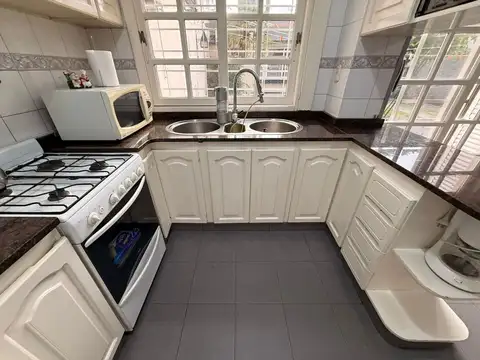 CASA 5 AMBIENTES COCHERA JARDIN  PALOMAR