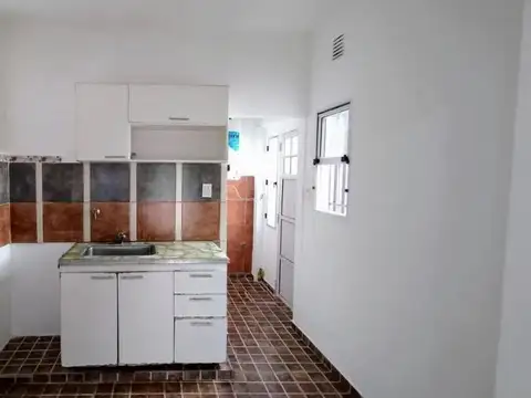 OPORTUNIDAD VENTA CASA 3 AMB C PATIO Y COCHERA