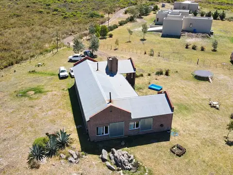 Casa 5 ambientes con 2 baños