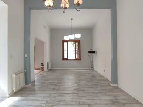 Casa en Alquiler con 1 cochera