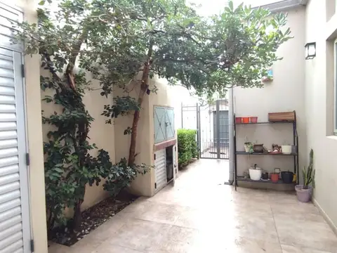 Casa en Alquiler con 1 cochera