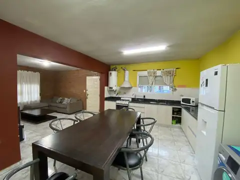 CASA 3 DORMITORIOS CON PILETA JORGE NEWBERY