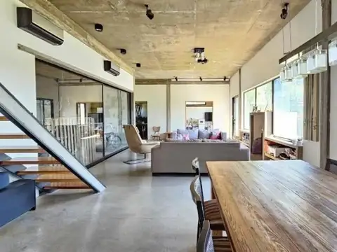 Casa en Venta con 9 cocheras