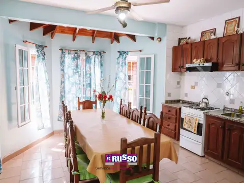 Casa en Venta con 2 cocheras