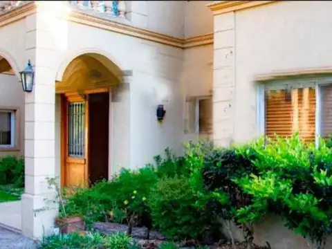 Casa en venta - 3 Dormitorios 3 Baños - 1.200Mts2 - La Soberna, General Rodríguez