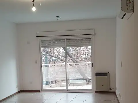 MONOAMBIENTE AL FRENTE CON BALCON. A METROS DE AVENIDA OLAZABAL Y CALLE MONROE. NO ADMITEN MASCOTAS