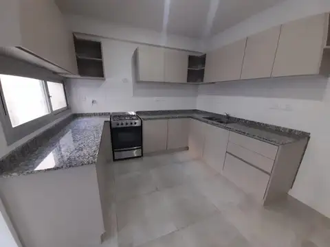 Casa en Alquiler con 1 cochera