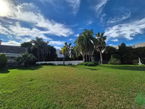 Casa en Venta con 4 cocheras