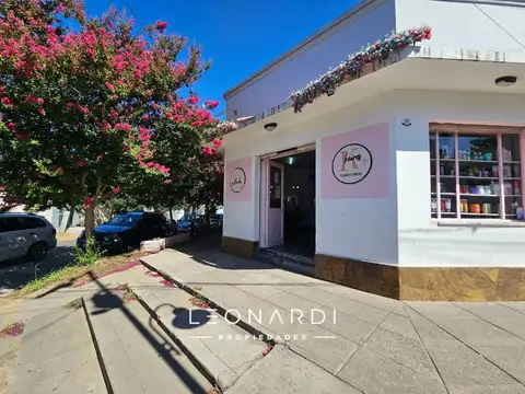 VENTA EN BLOQUE: CASA   LOCAL   2 DEPARTAMENTOS