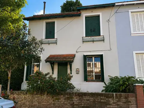Casa inglesa de 4 ambientes con jardín en alquiler en Barrio Rawson – Agronomía