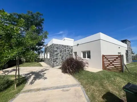 Hermosa Casa En Alquiler En Santa Lucia Pilar Del Este