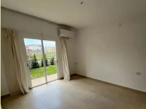 Casa en Alquiler en Pilar del Este - Santa Lucia, USD 1.199