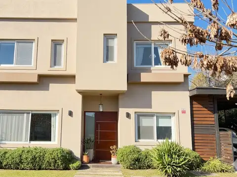 Casa 5 ambientes con 3 baños