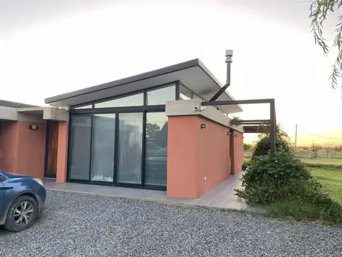 Casa en venta - 2 Dormitorios 2 Baños - 2.100Mts2 - Berisso