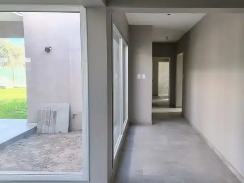 Casa en Alquiler con 2 cocheras