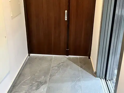 Schweitzer 8800, Piso 6