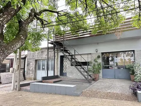 Casa sobre Avenida- Oportunidad inversión